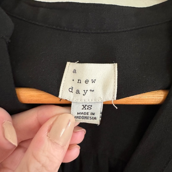 Black, Knee-High Dress w Belt - Picture 2 of 5